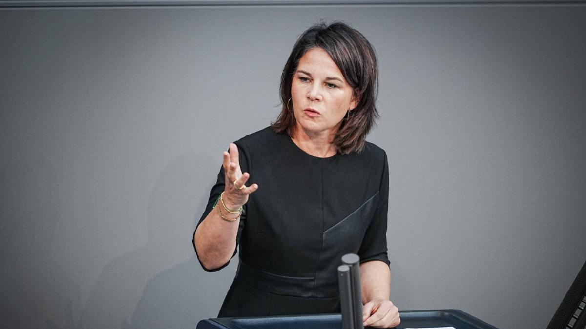 Die Nachrichten des Tages auf news.de: Annalena Baerbock ist laut einer neuen Umfrage beliebt. (Foto)