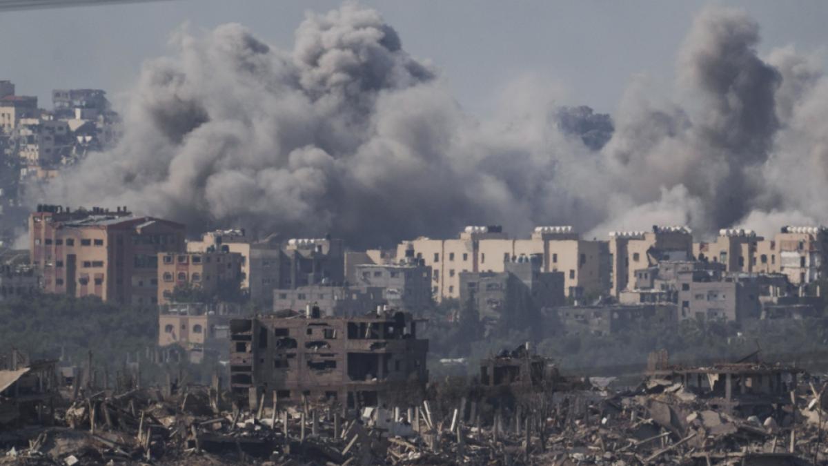 Nach einem israelischen Luftangriff im Gazastreifen ist eine Explosion, vom S&uuml;den Israels aus zu sehen. (Foto)