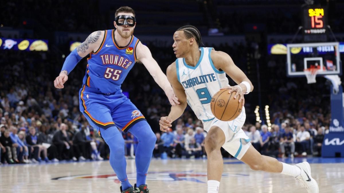 Die Charlotte Hornets trippeln vorbei an den Oklahoma City Thunder am 21.03.2025. (Symbolbild) (Foto)