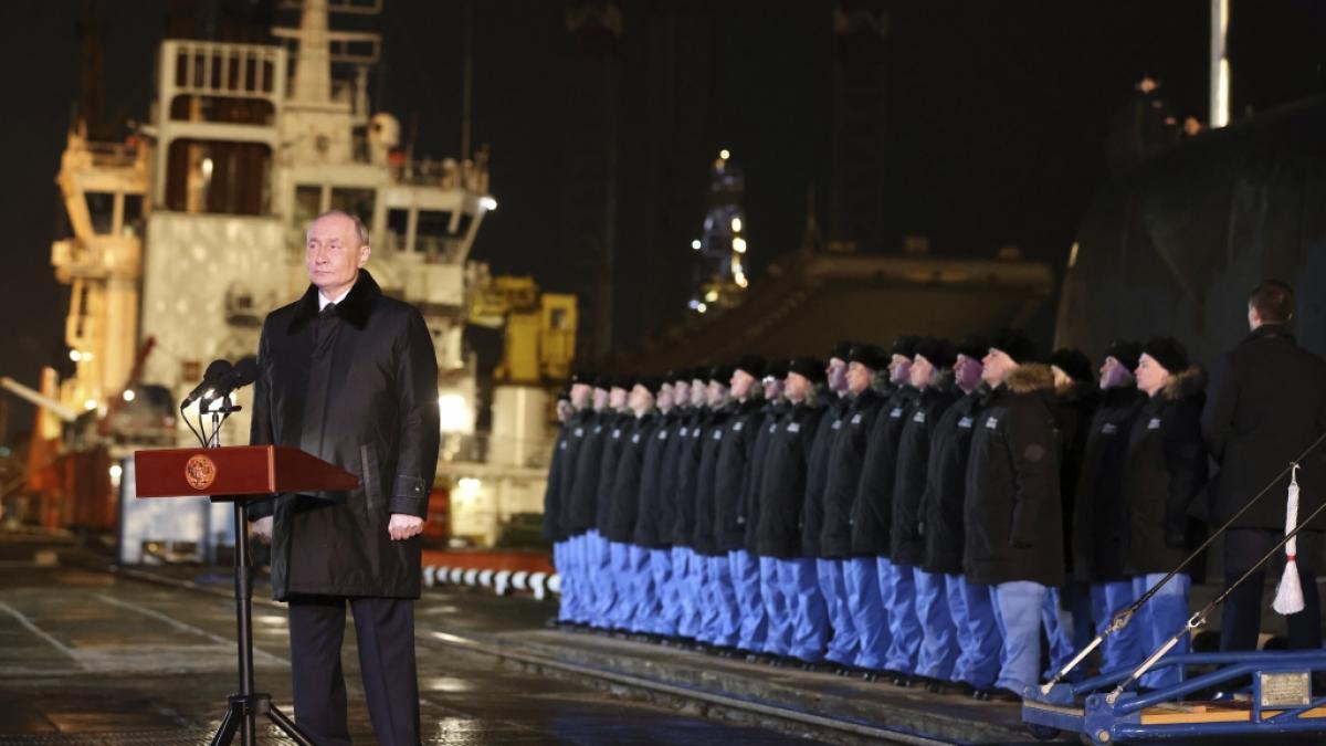 Der russische Pr&auml;sident Wladimir Putin nimmt an einer feierlichen Schiffstaufe f&uuml;r das atomgetriebene U-Boot Perm teil. (Foto)