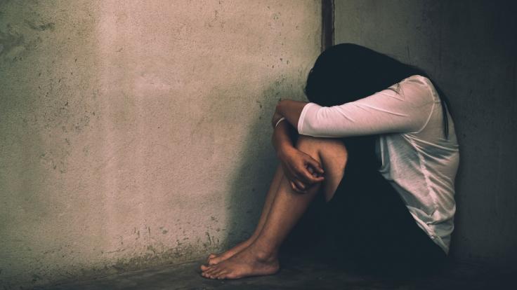 Monatelang wurde das Mädchen (16) von ihrem Stiefvater sexuell missbraucht. Nun brachte es sein Baby zur Welt.