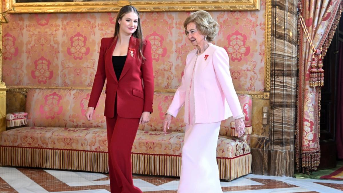 Spaniens Thronfolgerin Prinzessin Leonor, hier mit ihrer Gro&szlig;mutter Altk&ouml;nigin Sofia, steht als Nachfolgerin ihres Vaters K&ouml;nig Felipe VI. in den Startl&ouml;chern. (Foto)