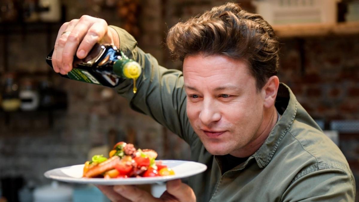 Jamie Oliver ist einer der erfolgreichsten K&ouml;che und Buchautoren. (Foto)