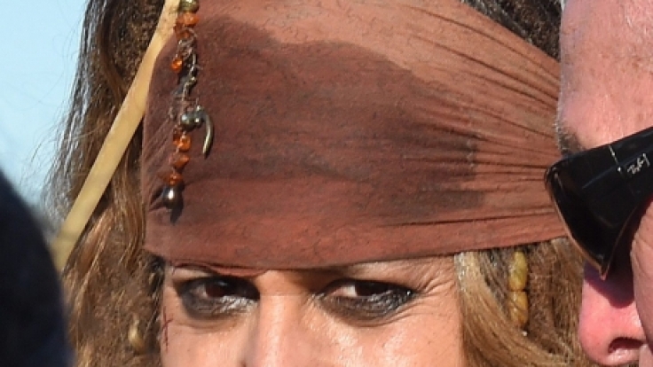 Schauspieler Johnny Depp als Pirat in seiner Rolle als Jack Sparrow.