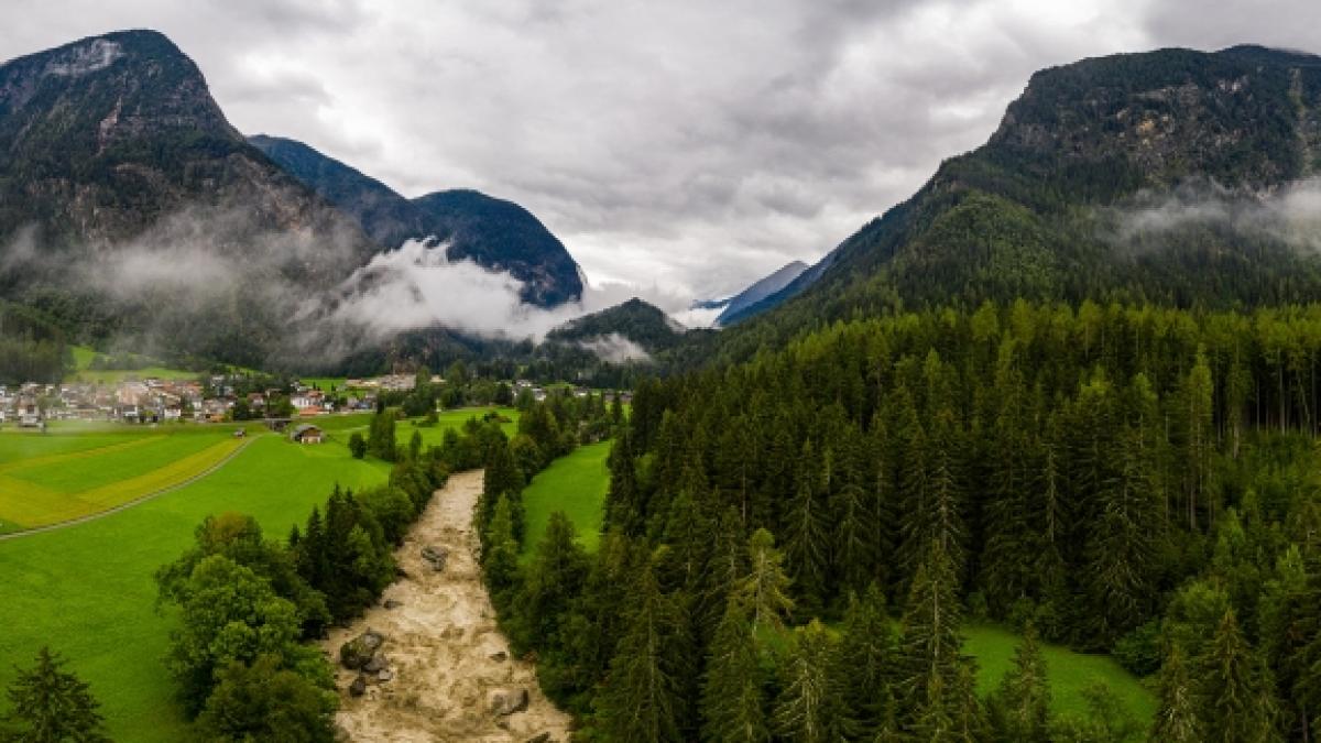 Heftiger Starkregen f&uuml;hrte in Tirol bereits zu Hochwasser. (Foto)