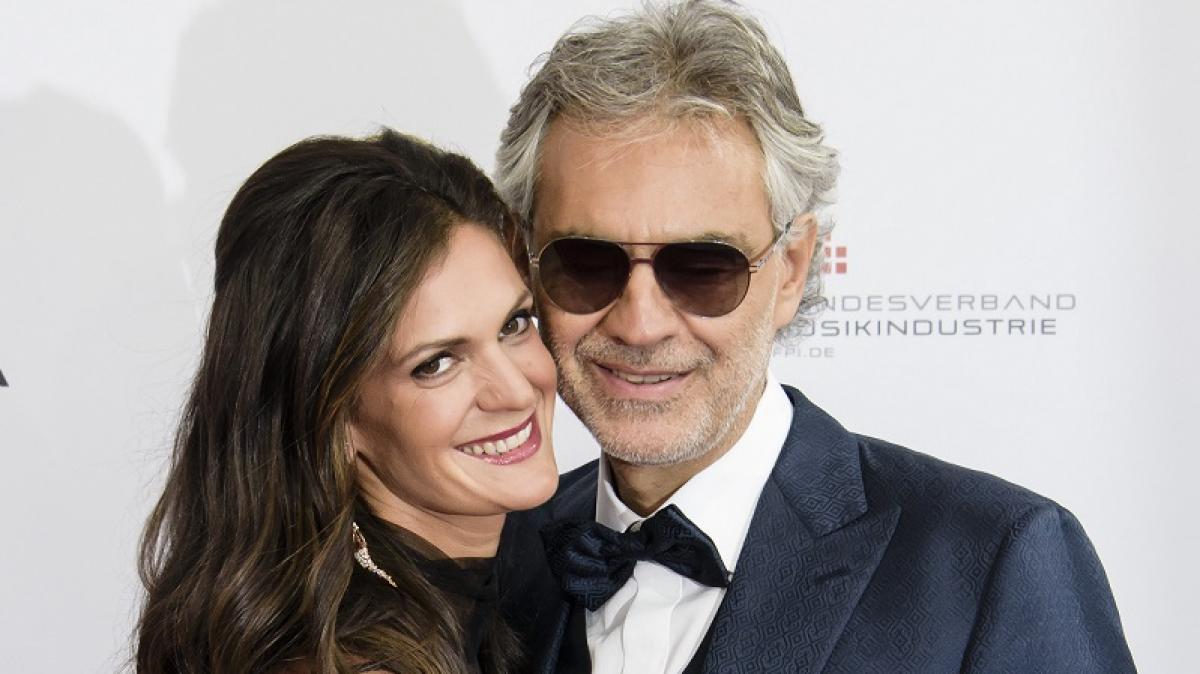 Andrea Bocelli kommt mit seiner Ehefrau Veronica Berti zum Echo Klassik 2016. (Foto)