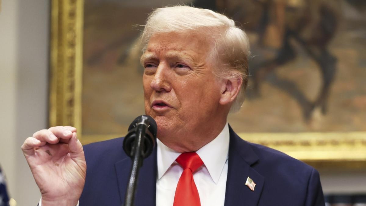 Was haben die dunklen Male an Donald Trumps Hand zu bedeuten? (Foto)