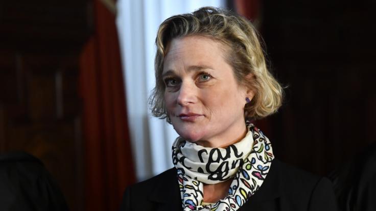 Delphine Boël stritt lange darum, offiziell als leibliche Tochter des früheren belgischen Königs Albert II. anerkannt zu werden. Nun hat sie erstmals ihren Halbbruder König Philippe getroffen.