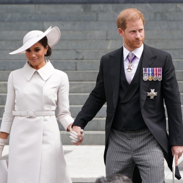 Sussexes lassen die Korken knallen - trotz OP-Drama im Palast