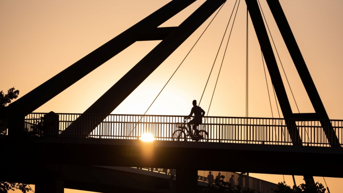 In West Palm Springs ist eine Frau von einer Br&uuml;cke gest&uuml;rzt. (Symbolfoto) (Foto)