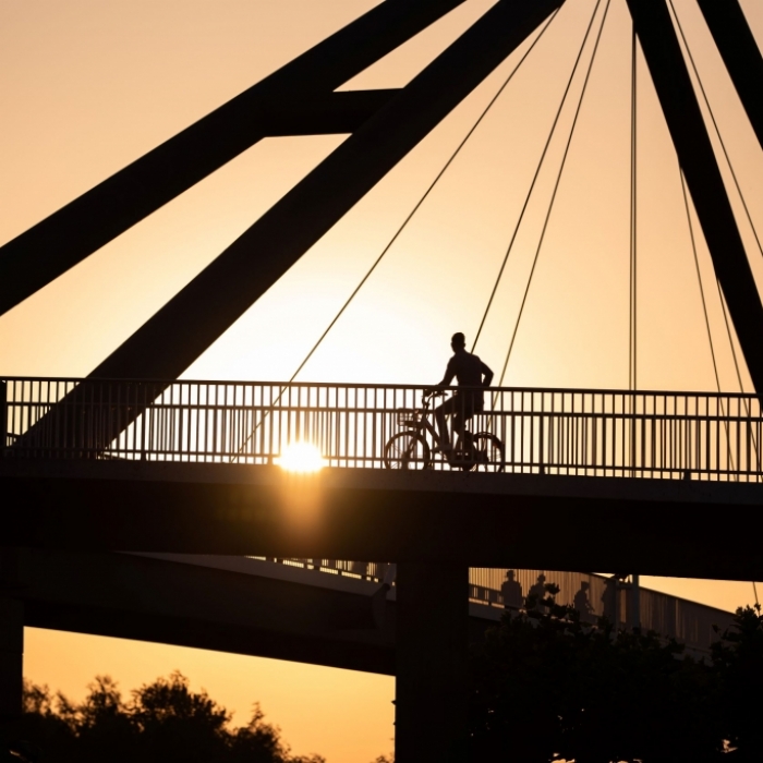 18 Meter tief! Fahrradfahrerin fällt von Brücke - tot
