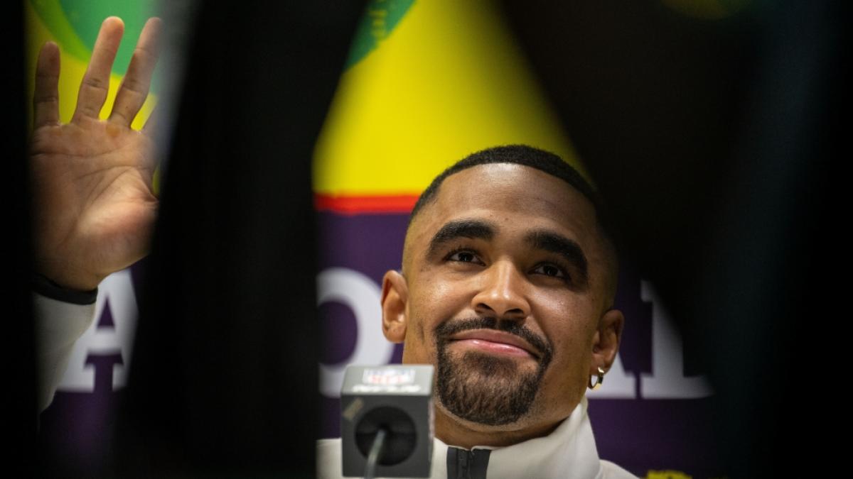 Jalen Hurts von den Philadelphia Eagles grinst bei einem Interview, am 03.02.2025. (Symbolbild) (Foto)