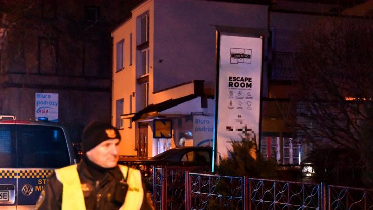 Geburtstags-Drama in Polen: Feuer tötet fünf Frauen in Escape Room.