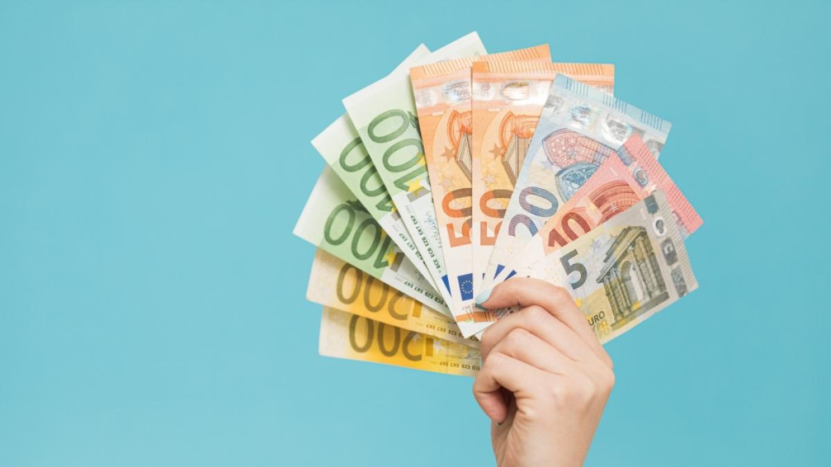 Beamte d&uuml;rfen sich wegen der B&uuml;rgergeld-Erh&ouml;hung auf h&ouml;heren Sold freuen. (Foto)
