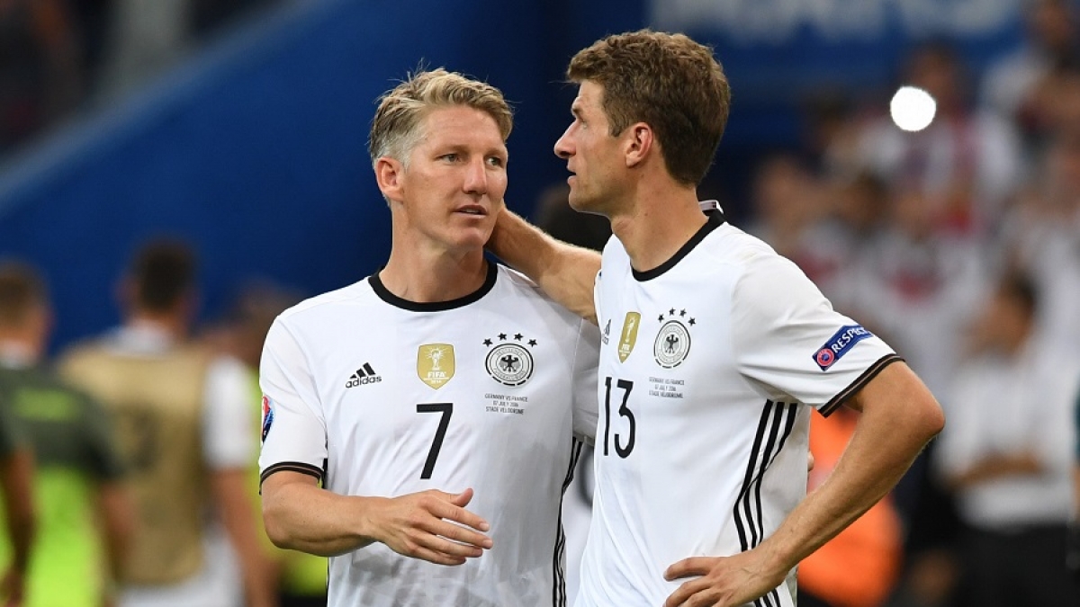 Die tragischen Helden der EM: Bastian Schweinsteiger und Thomas M&uuml;ller. (Foto)