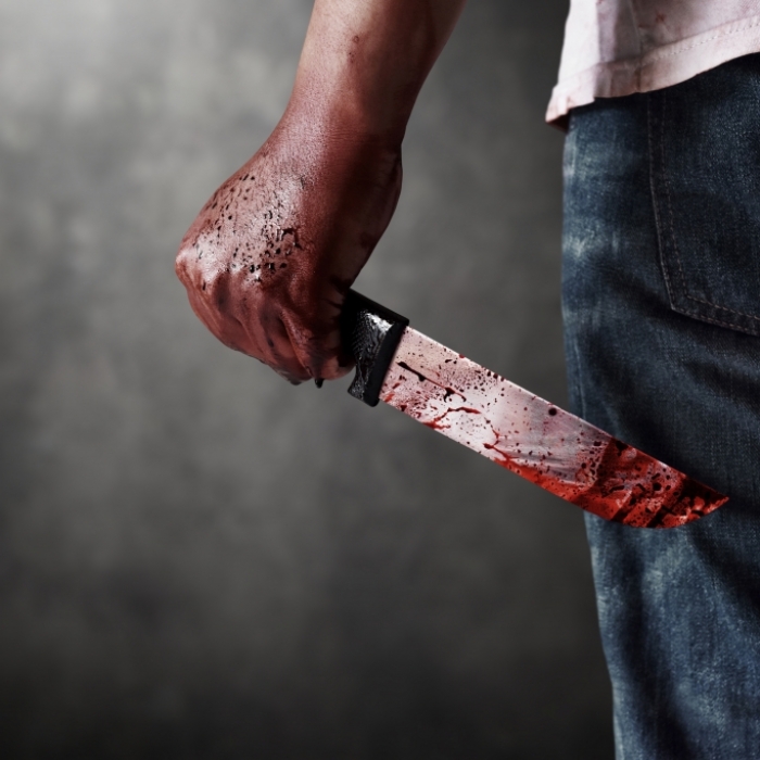 Söhne ermorden ihre Mütter, Vater lässt Kind verhungern