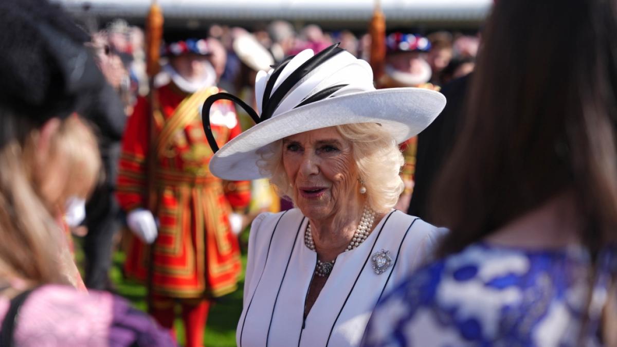 K&ouml;nigin Camilla wurde bei den Badminton Horse Trials im angeregten Gespr&auml;ch mit Rose Hanbury erwischt, &uuml;ber die Ger&uuml;chte kursieren, sie sei die heimliche Geliebte von Prinz William. (Foto)