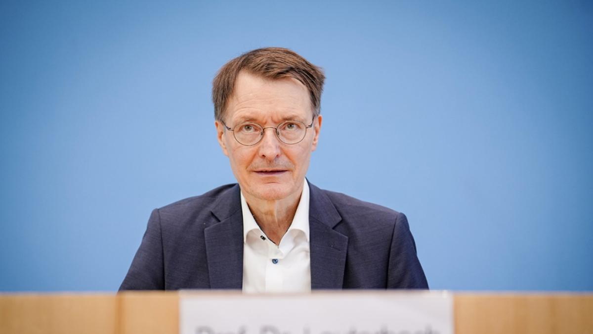Karl Lauterbach teilte in einer Pressekonferenz mit, dass die Sommerwelle gebrochen sei. (Foto)