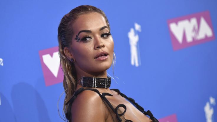 Rita Ora auf dem Roten Teppich der MTV Video Music Awards 2018.