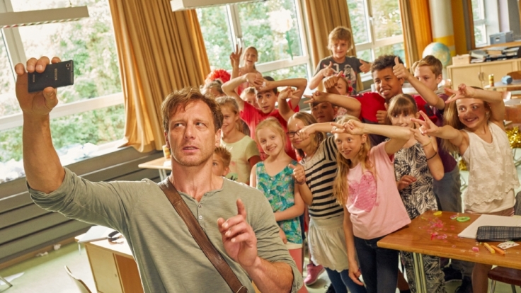 Lehrer Stefan Vollmer hat mit seiner Klasse alle Hände voll zu tun.