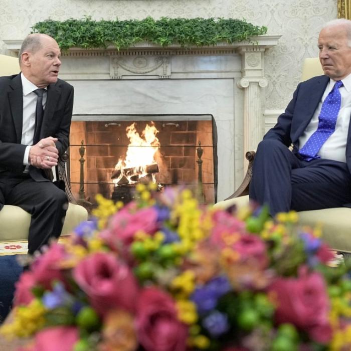Kanzler Scholz spottet über Putin-Interview - und Biden 
