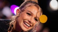 Lola Weippert heizt in knappen Dessous ein.