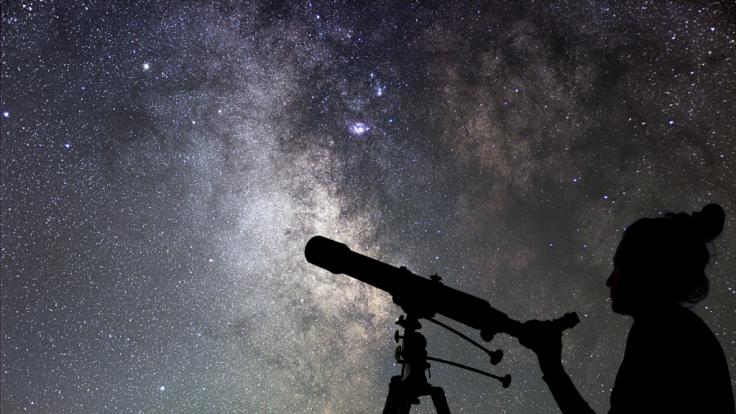 Sternschnuppen kann man das ganze Jahr am Himmel sehen.