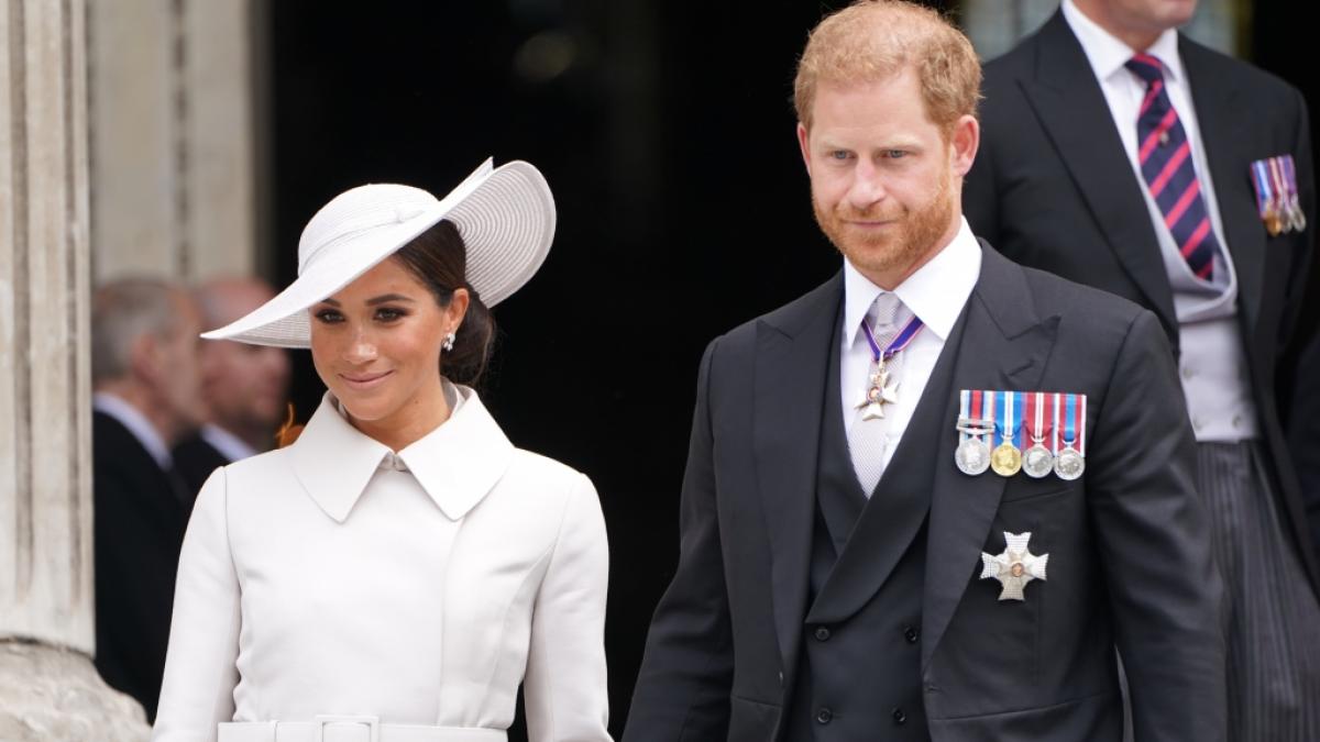 Neben Meghan Markles Hollywood-L&auml;cheln wirkt Prinz Harry immer h&auml;ufiger niedergeschlagen, zerknirscht und betr&uuml;bt - so auch bei einem gemeinsamen Auftritt in San Diego. (Foto)
