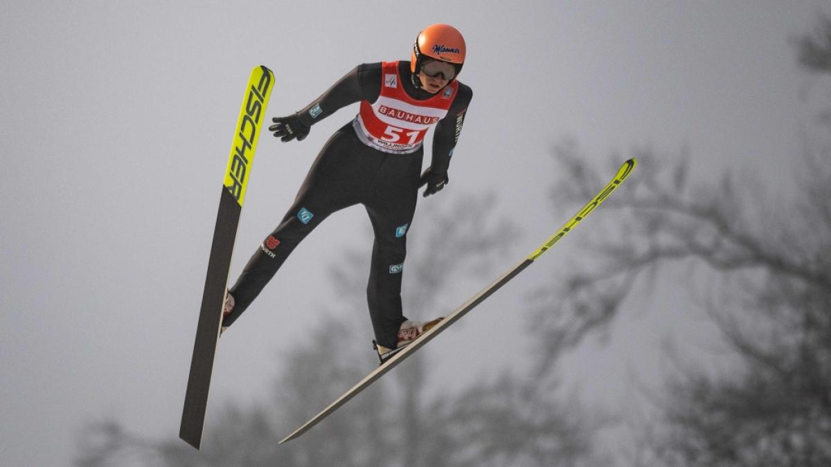 Karl Geiger in Aktion: Betr&uuml;gen die DSV-Athleten und andere Weltklasse-Skispringer bei den Anz&uuml;gen? (Foto)