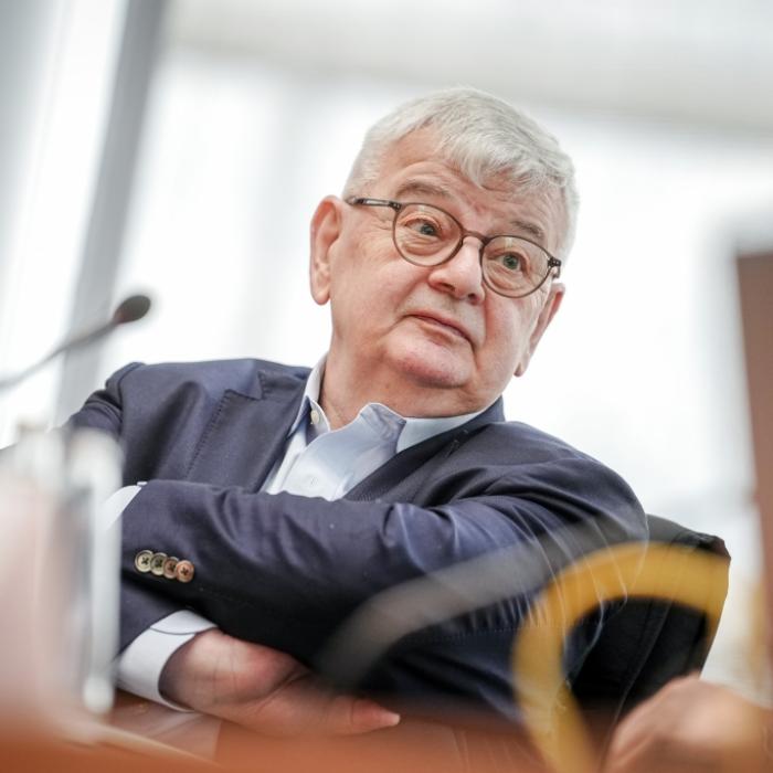 So rechnet der Ex-Vizekanzler mit Scholz, Trump und Putin ab