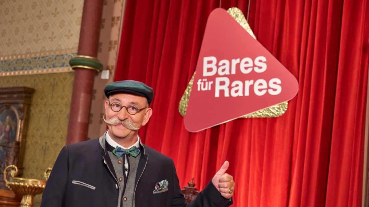 Moderator Horst Lichter begr&uuml;&szlig;t seine G&auml;ste heute auf Schloss Drachenburg. (Foto)