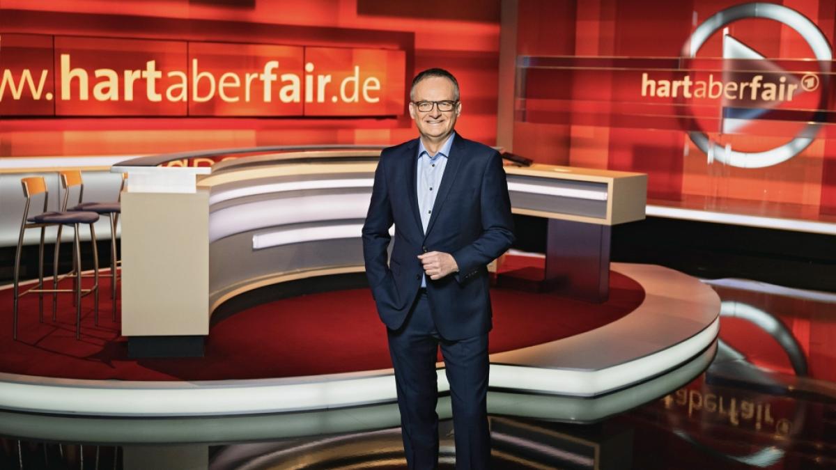 Frank Plasberg macht Sommerpause - "hart aber fair"-Zuschauer m&uuml;ssen sich im Sommer 2021 einige Wochen gedulden, bis der Polittalker auf die Mattscheibe zur&uuml;ckkehrt. (Foto)