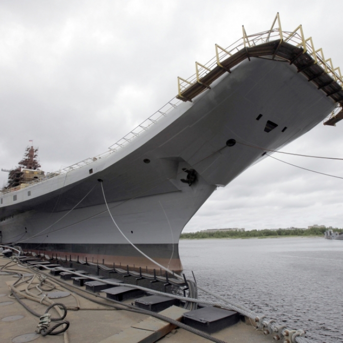 Nato-Schiff in Aktion: Sollte Putins-Kriegsschiff gestoppt werden?