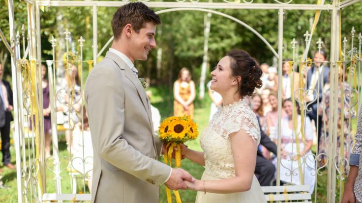Auf der Traumhochzeit von Désirée und Paul dürfen auch Boris und Tobias nicht fehlen. Doch wird alles gut gehen?