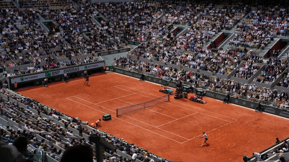 Die Zuschauer verfolgen das Halbfinalspiel zwischen Jakub Mensik und Alexander Zverev, vom 05.06.2026. (Symbolbild) (Foto)