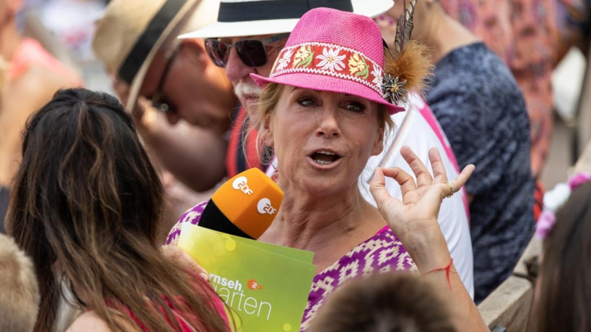 Andrea Kiewel zog im Partyspiele-"Fernsehgarten" alle Register - sehr zur Freude der Twitter-Community, die das zweist&uuml;ndige Live-Spektakel gen&uuml;sslich zerpfl&uuml;ckte. (Foto)