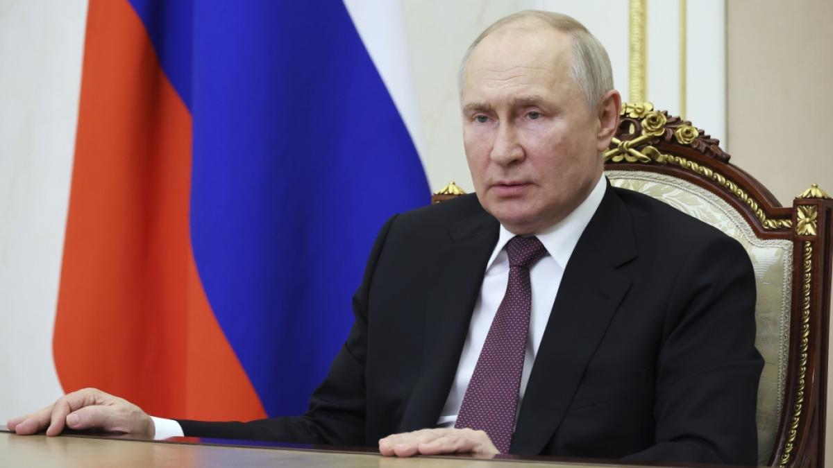 Wladimir Putin soll sogar an seiner eigenen Waschmaschine Bodyguards positioniert haben. (Foto)