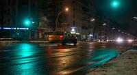 Bei Blitzeis kann die Straße schlagartig rutschig werden.