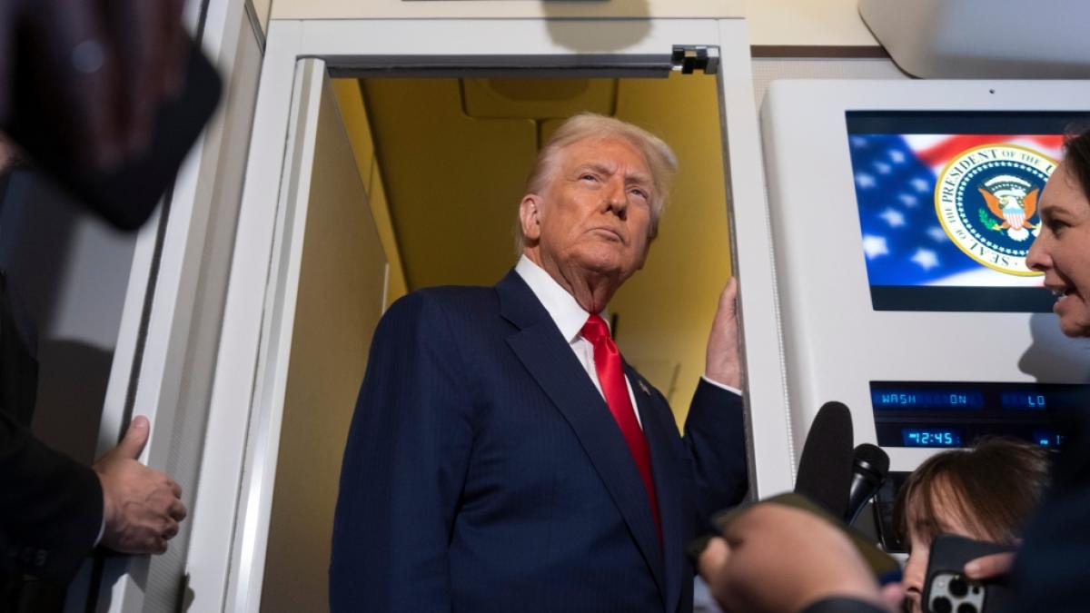Donald Trump reagierte an Bord der Air Force One mit Humor auf Berichte &uuml;ber seinen Gesundheitszustand. (Foto)