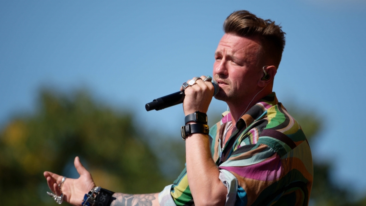 Ben Zucker performt auf der B&uuml;hne. (Foto)