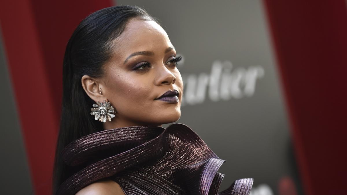 Popstar und Unternehmerin Rihanna wurde von Star-Fotograf Russell James bei einem erotischen Shooting in Szene gesetzt. (Foto)