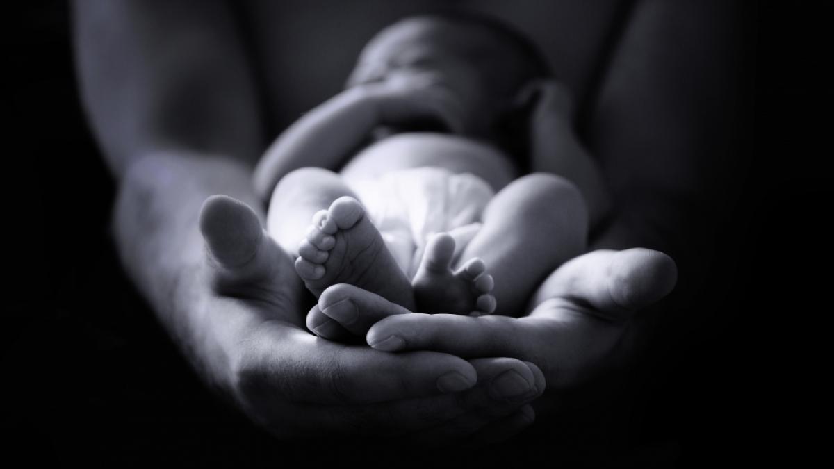 In Indien kam ein Baby mit zwei K&ouml;pfen und drei Armen zur Welt. (Symbolbild) (Foto)