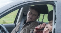 Thomas (Roman Knižka, l.) und Lisa (Merle Collet, r.) erleiden einen folgenschweren Autounfall.