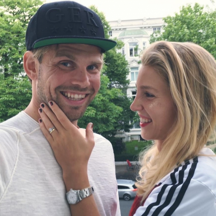 Hockey-Star Mo schwelgt privat mit gleich 3 Frauen im Glück