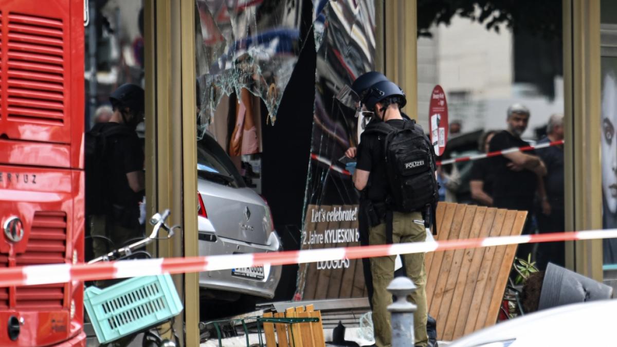 Ein Auto ist in der N&auml;he der Ged&auml;chtniskirche in Berlin in eine Personengruppe gefahren, ein Mensch ist gestorben. (Foto)