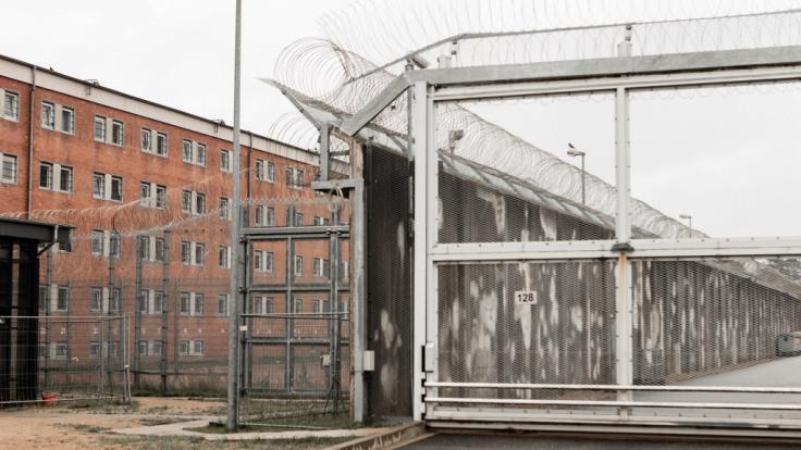 In der Justizvollzugsanstalt Lübeck ist es zu einer Geiselnahme gekommen.
