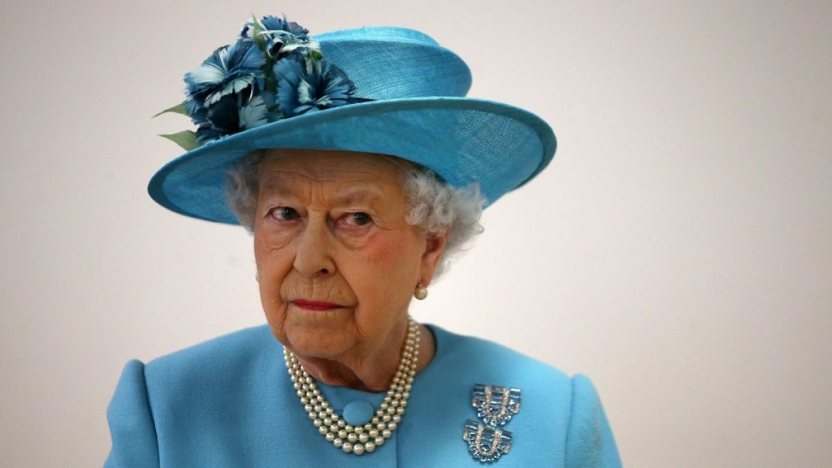 Das Ma&szlig; ist voll: Jetzt leitet Queen Elizabeth II. rechtliche Schritte gegen ihren aufm&uuml;pfigen Enkel Prinz Harry und dessen Frau Meghan Markle ein. (Foto)