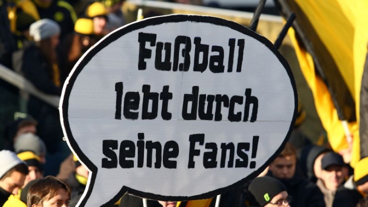 Meinung aus der Kurve: Fußballblogger betrachten die Fußballwelt kritisch und unterhaltsam aus Fansicht.