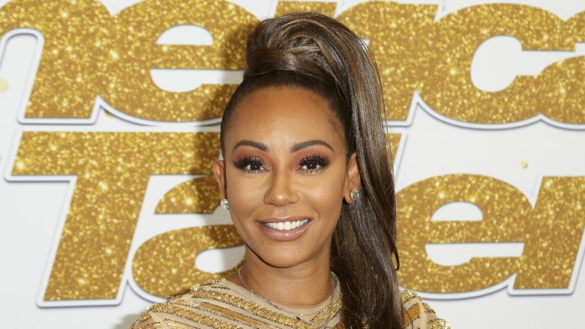 Mel B posiert in Dessous Seite an Seite mit ihrer Tochter. (Foto)