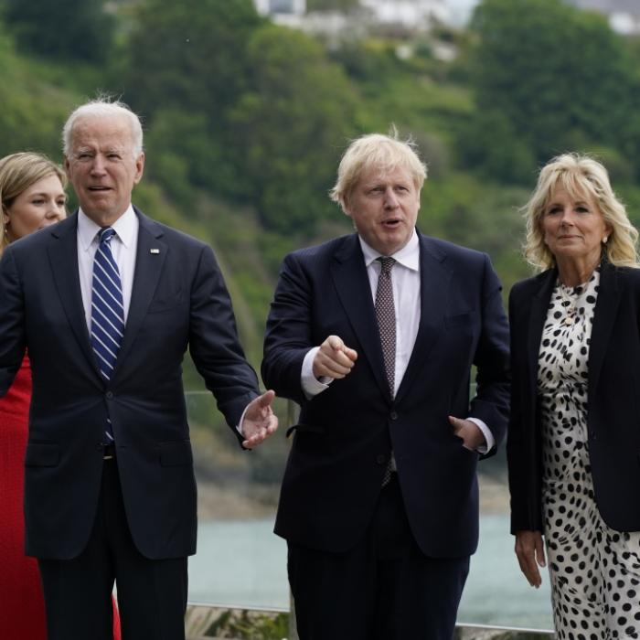 Fummel-Eklat um Jill Biden! HIER greift Boris Johnson voll daneben